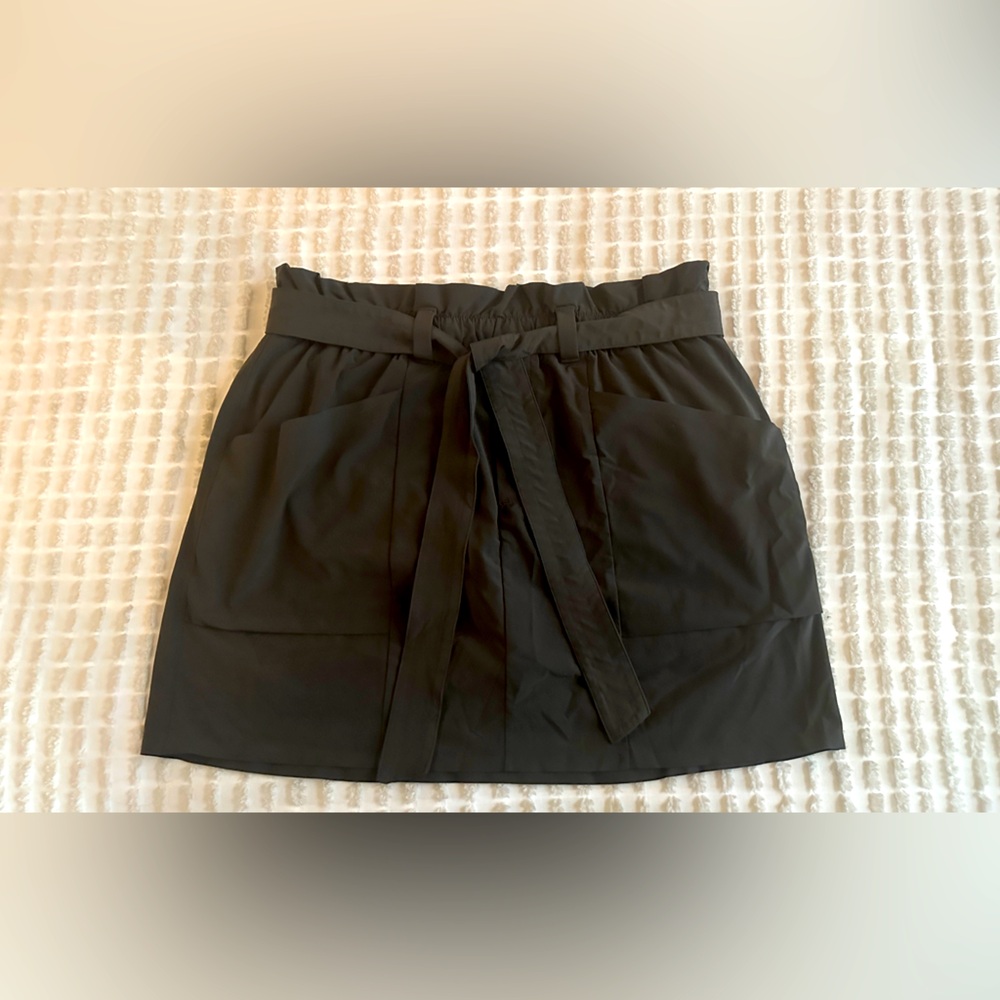 Athleta dark gray tie waist skirt/skort. Size 8.